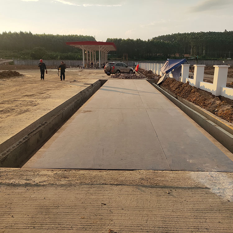 廣東韶關(guān)機場供油工程項目地磅汽車衡客戶現(xiàn)場案例 廣東韶關(guān)機場供油工程項目地磅汽車衡客戶現(xiàn)場案例